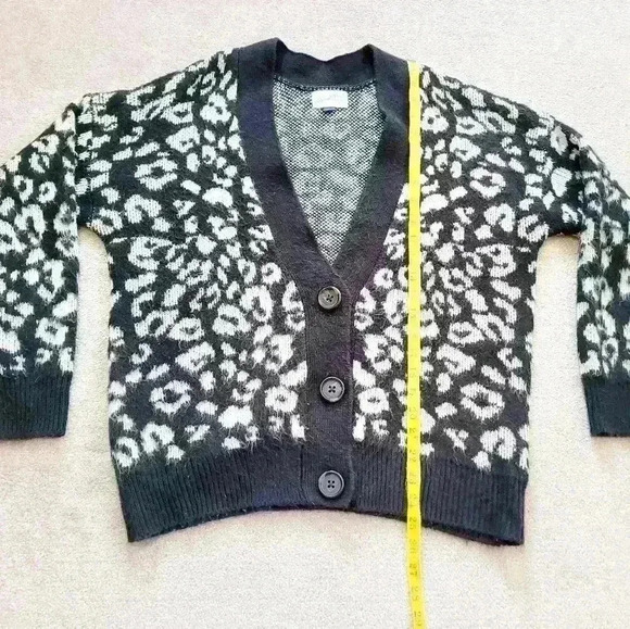 Universal Thread womans Animal Print Cardigan sweater Size S - Picture 5 of 8